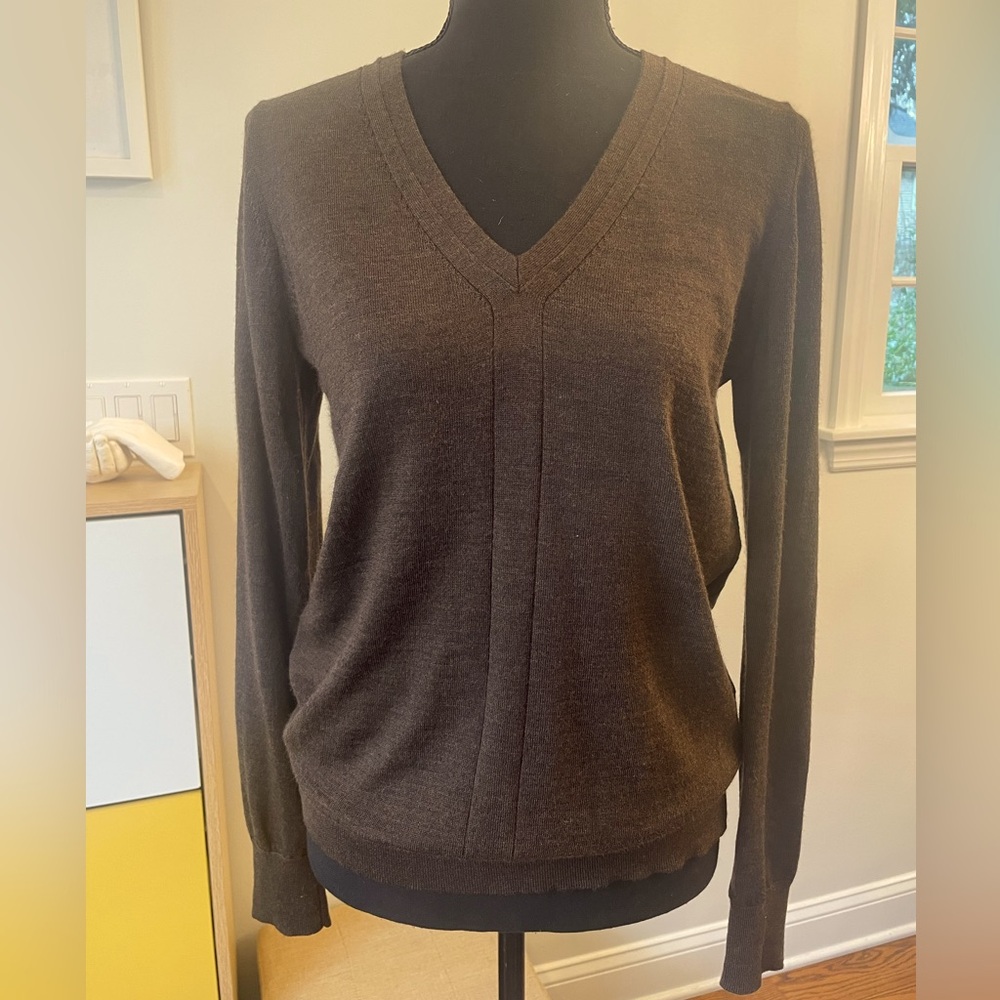 Banana Republic V-neck sweater in brown; size S.